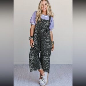 1096. Leopard print wide leg baggy denim overalls grey